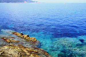 Villa pieds dans l'eau sur l'ile du Levant , iles d'Hyres