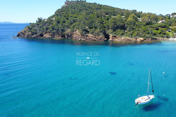 Proprit pieds dans l'eau au Lavandou