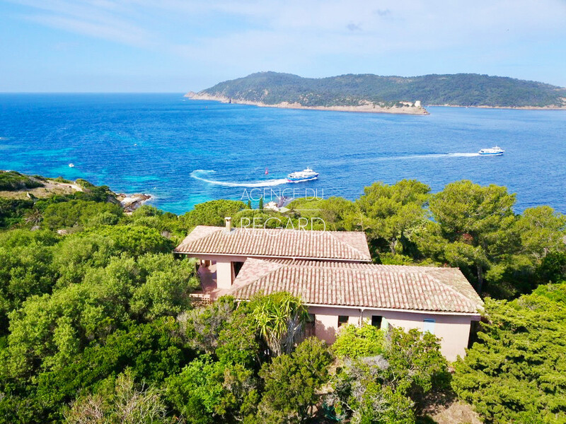 Sur lle du Levant, avec vue mer... CETTE PROPRIETE A ETE VENDUE PAR L'AGENCE DU REGARD