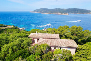 proprit vue mer sur l'le du Levant