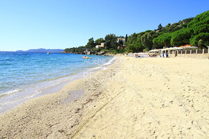 Proprit vue mer  Aiguebelle