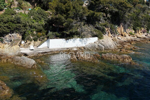 proprit pieds dans'eau au Lavandou