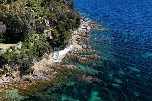 Proprit pieds dans l'eau au Lavandou