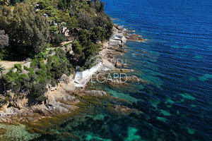 proprit pieds dans l'eau au Lavandou