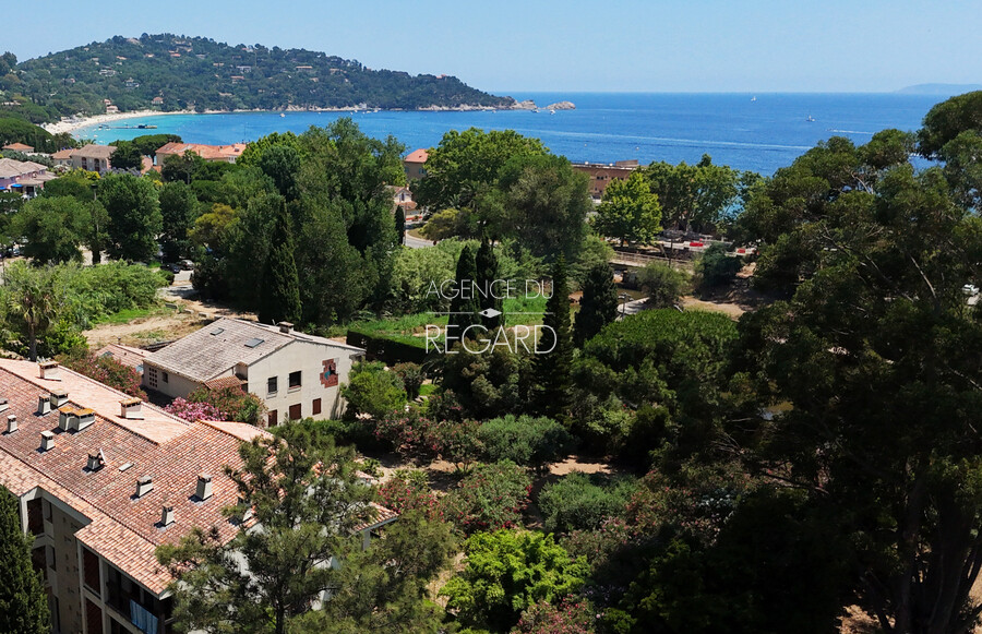 Au Lavandou, plage de Cavali�re � 2mns � pied...