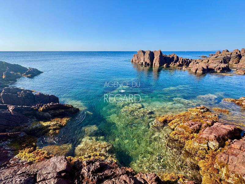 Proprit pieds dans l'eau dans un domaine priv  Saint-Raphal