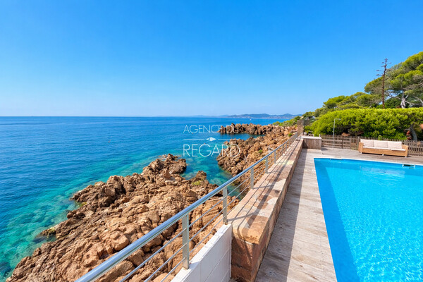 Propri�t� pieds dans l'eau � Saint-Rapha�l