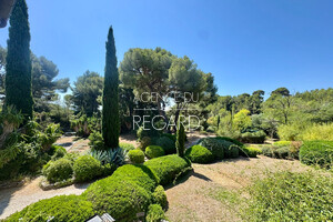 proprit  La Garde,  quelques minutes  pieds de la mer