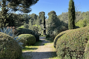 proprit  La Garde,  quelques minutes  pieds de la mer