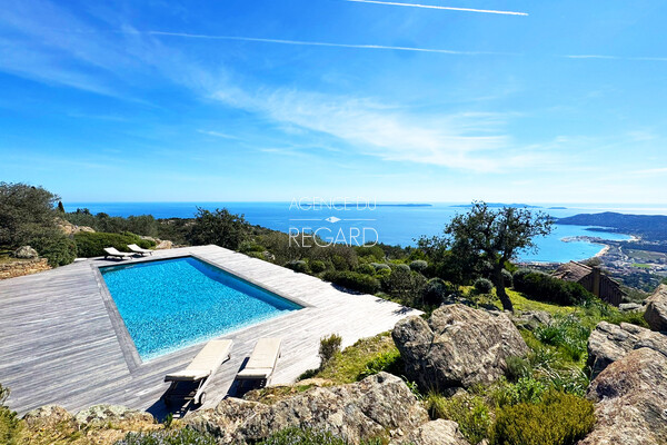 Propri�t� vue mer panoramique au Lavandou