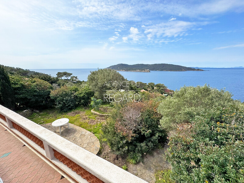 Sur l��le du levant, vue mer panoramique
