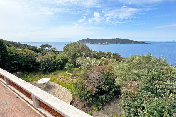 Sur l��le du levant, vue mer panoramique