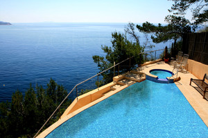 Villa with sea view and pool in la Seyne sur mer