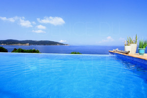 Propri�t� pieds dans l'eau sur l��le du Levant , Hy�res