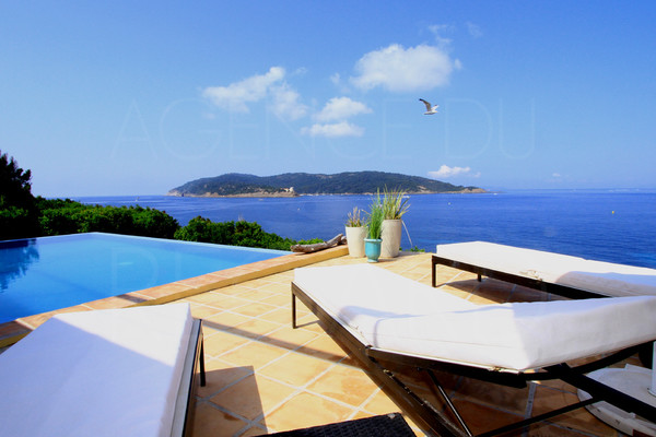 Propri�t� pieds dans l'eau sur l��le du Levant / �les d'Hy�res