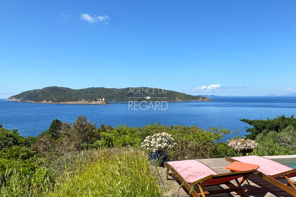 Proprit vue mer sur l'le du Levant...